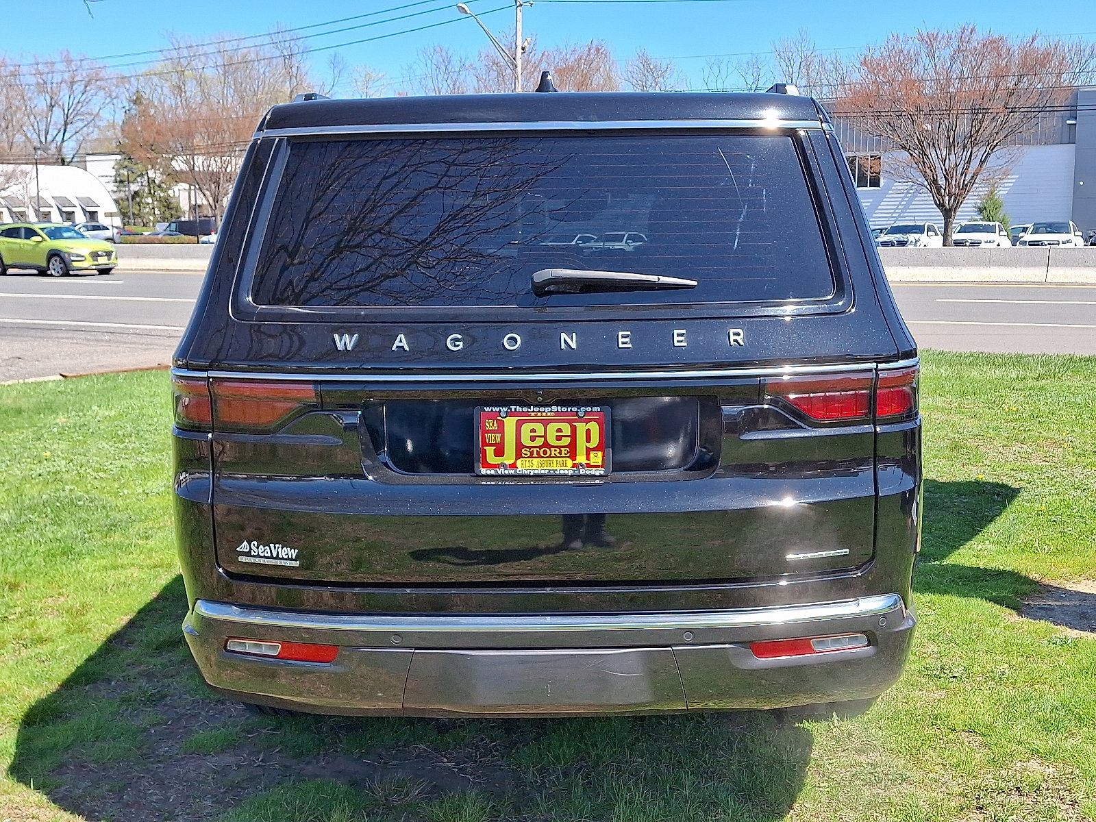 Certified 2022 Jeep Wagoneer Series III w/ Flexible Seating Group AWD/4WD image 5
