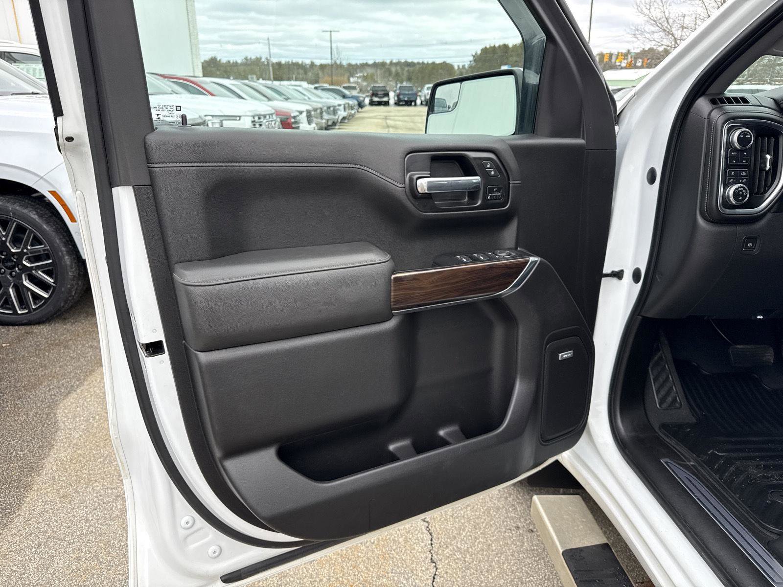 Used 2021 GMC Sierra 1500 SLT w/ SLT Convenience Package image 13