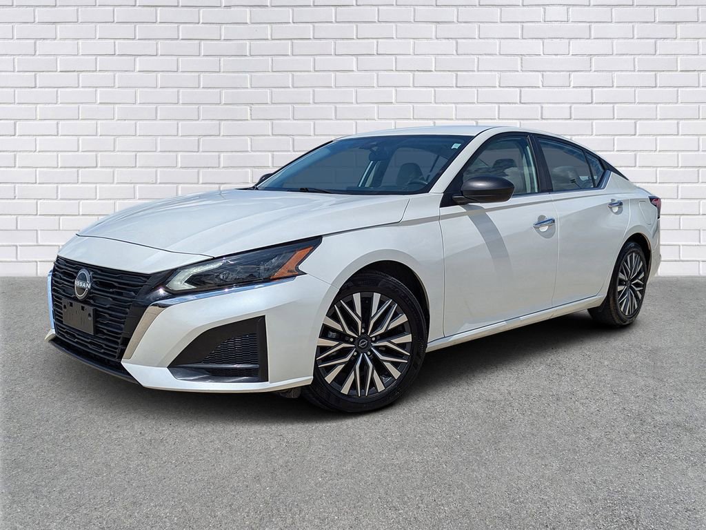 Used 2025 Nissan Altima 2.5 SV FWD image 1