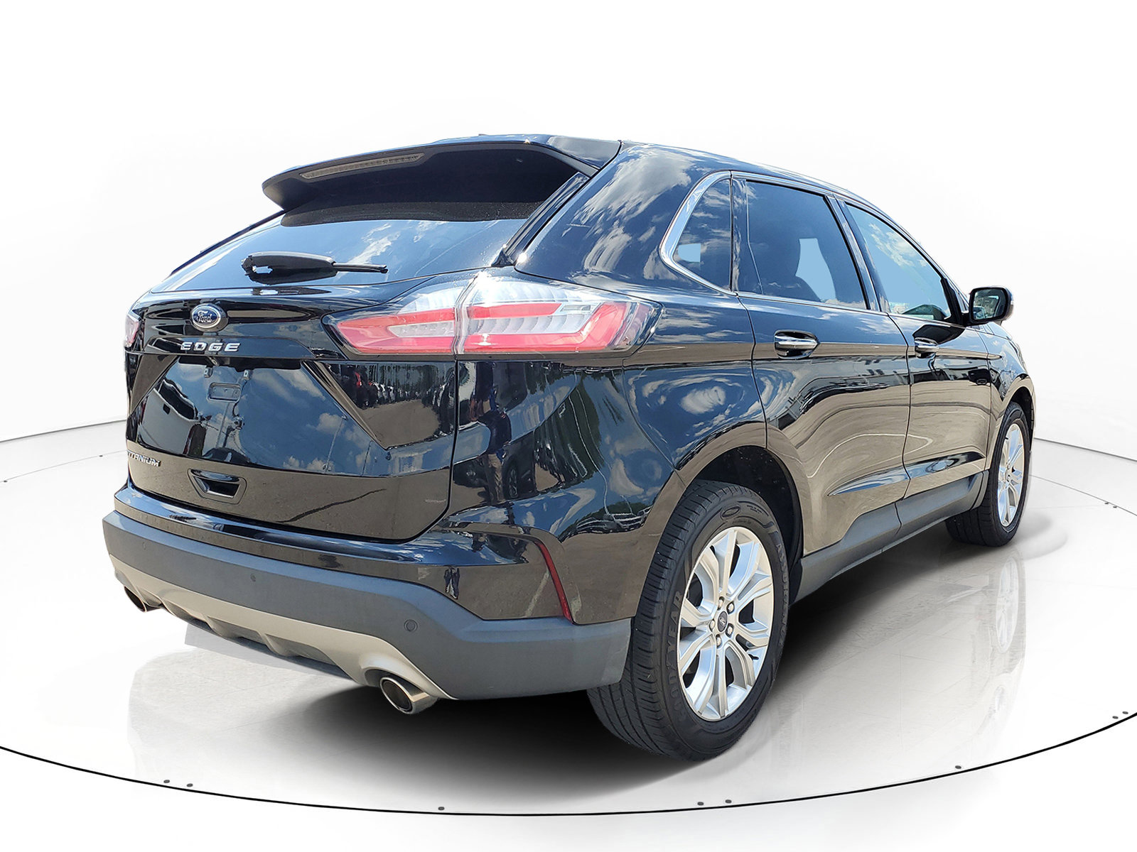 Used 2021 Ford Edge Titanium w/ Cargo Accessory Package FWD image 3