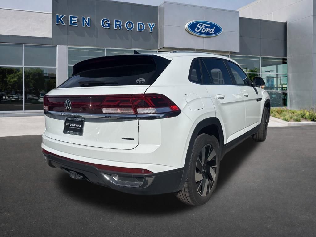 Used 2024 Volkswagen Atlas Cross Sport SE image 3