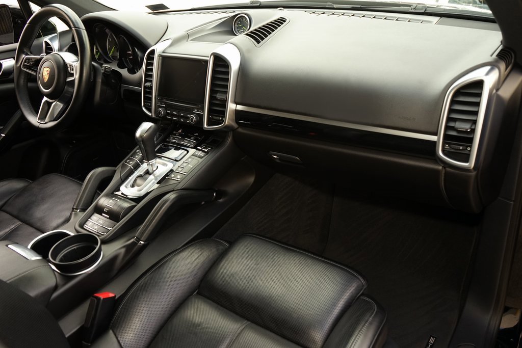 Used 2017 Porsche Cayenne S image 11