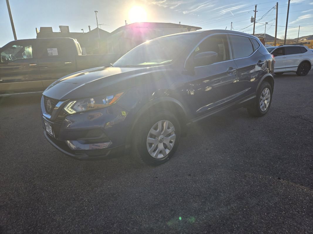Used 2020 Nissan Rogue Sport S image 3