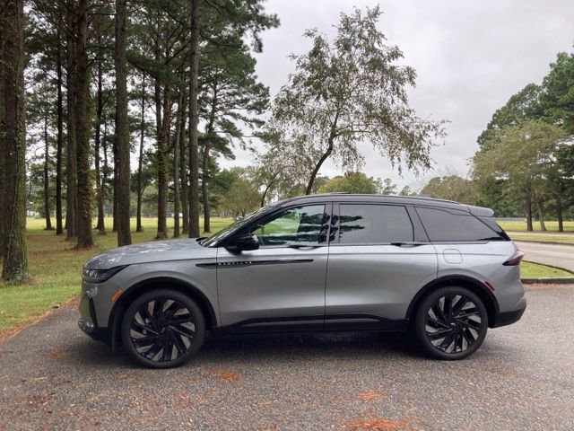Certified 2025 Lincoln Nautilus Reserve w/ Jet Appearance Package image 6