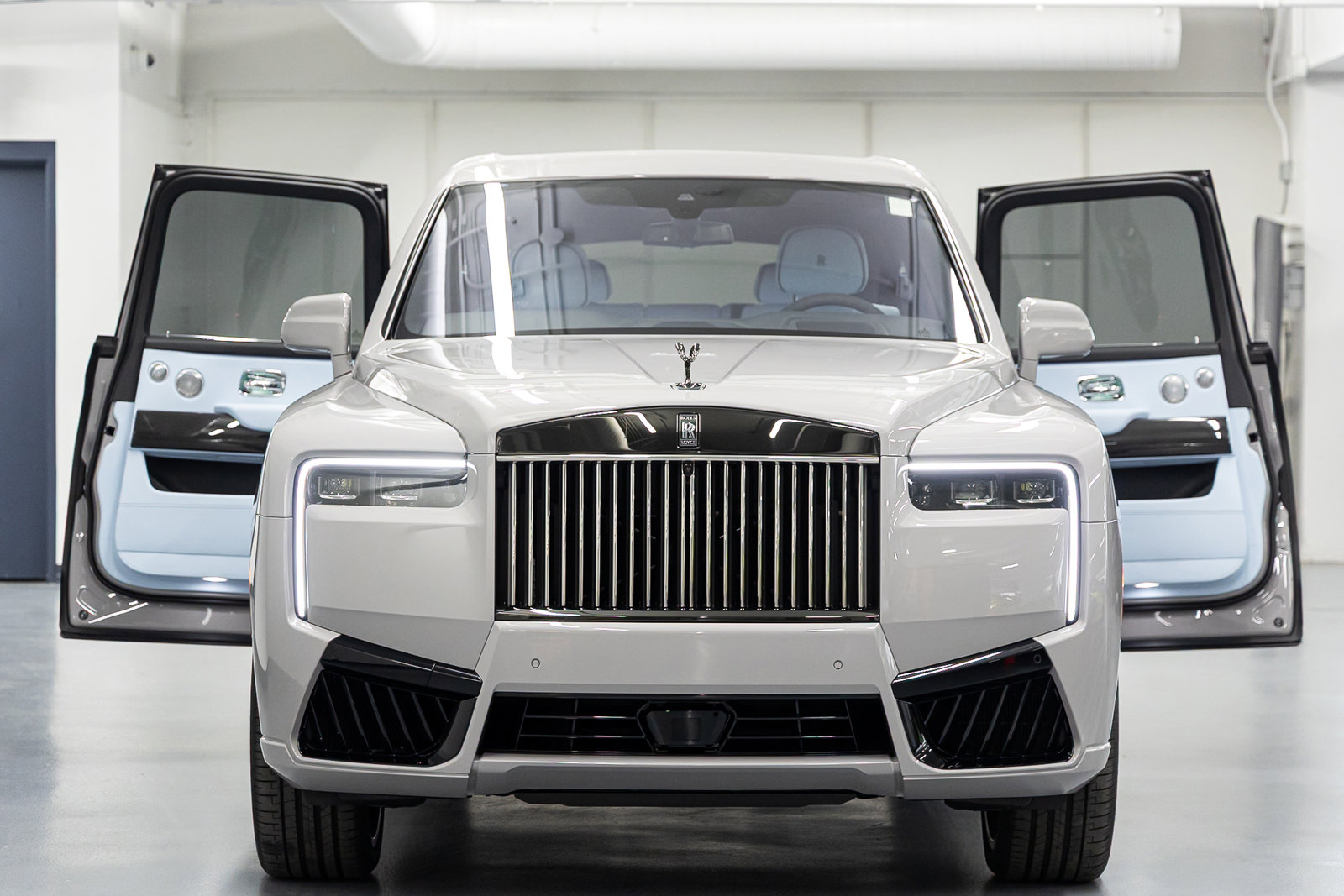 New 2026 Rolls-Royce Cullinan Black Badge image 27
