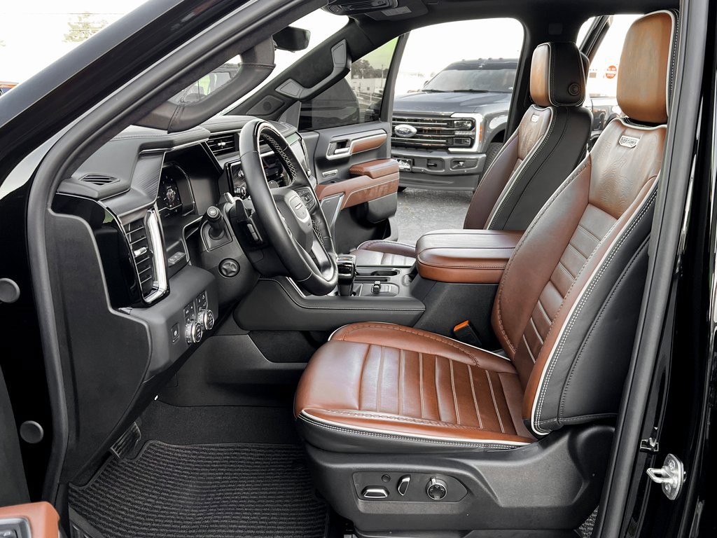 Used 2025 GMC Sierra 1500 Denali Ultimate image 3