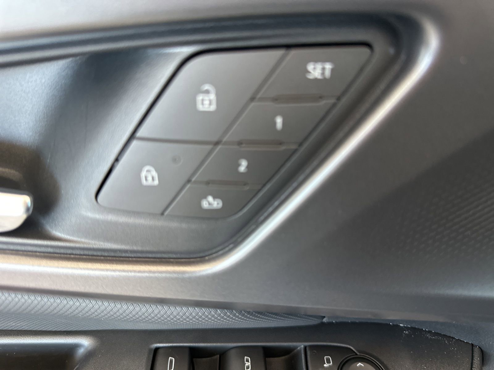 New 2025 Chevrolet Equinox EV RS image 16