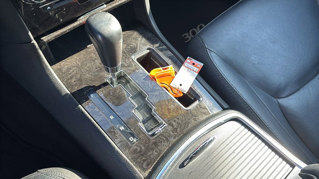 Used 2011 Chrysler 300 Limited image 21