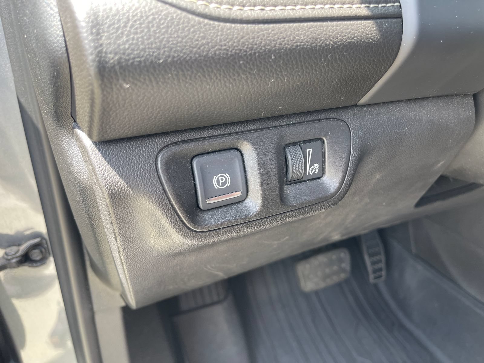 Used 2022 GMC Acadia SLT w/ Elevation Edition FWD image 28
