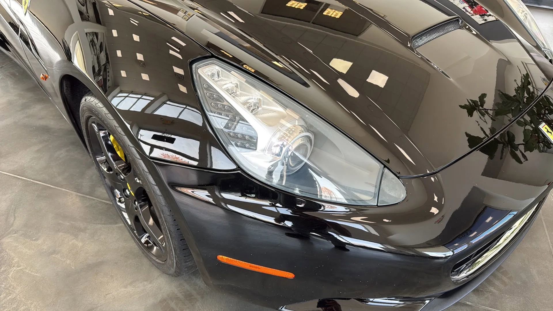 Used 2010 Ferrari California RWD image 27