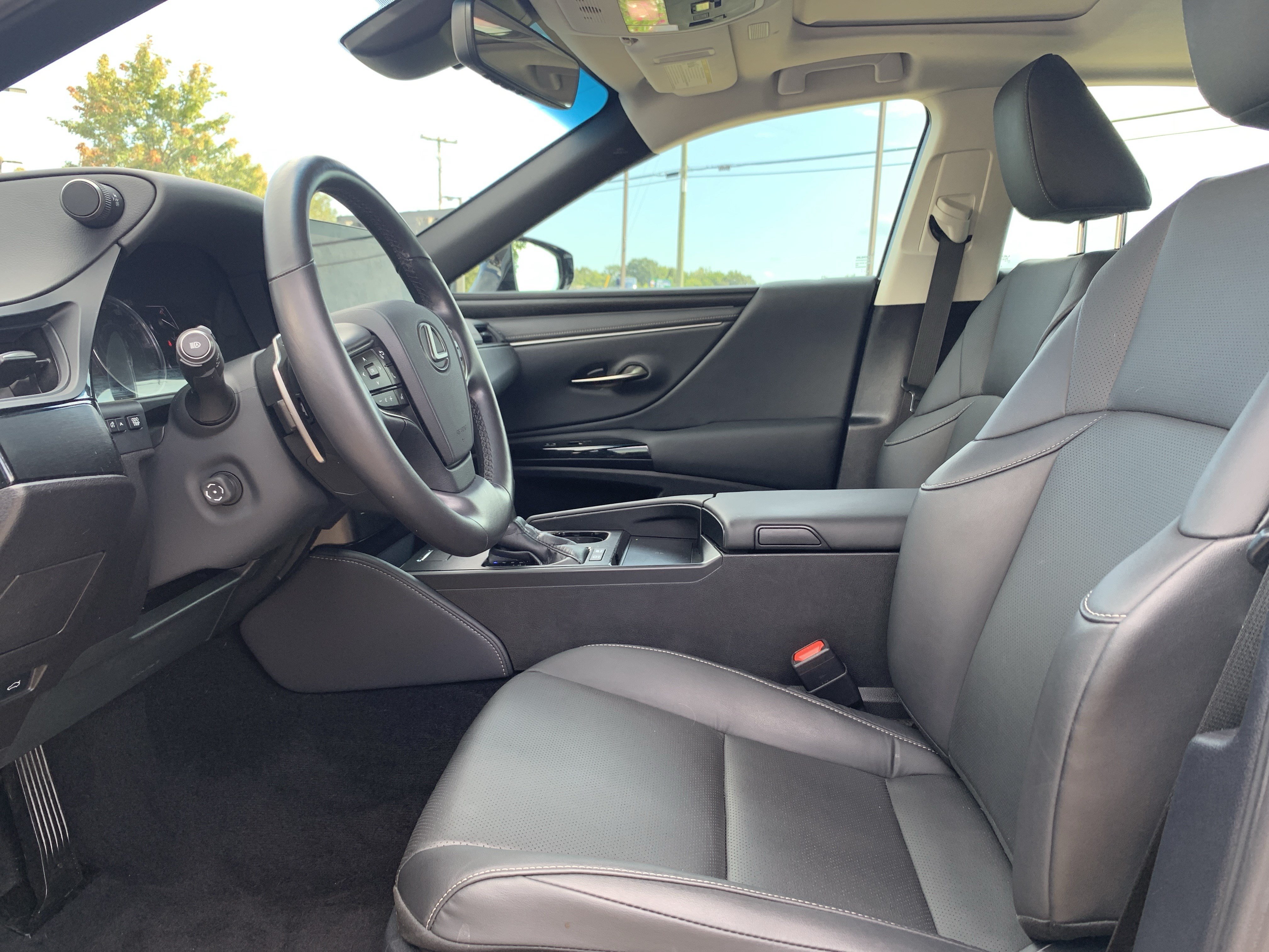 Used 2025 Lexus ES 300h w/ Premium Package FWD image 16