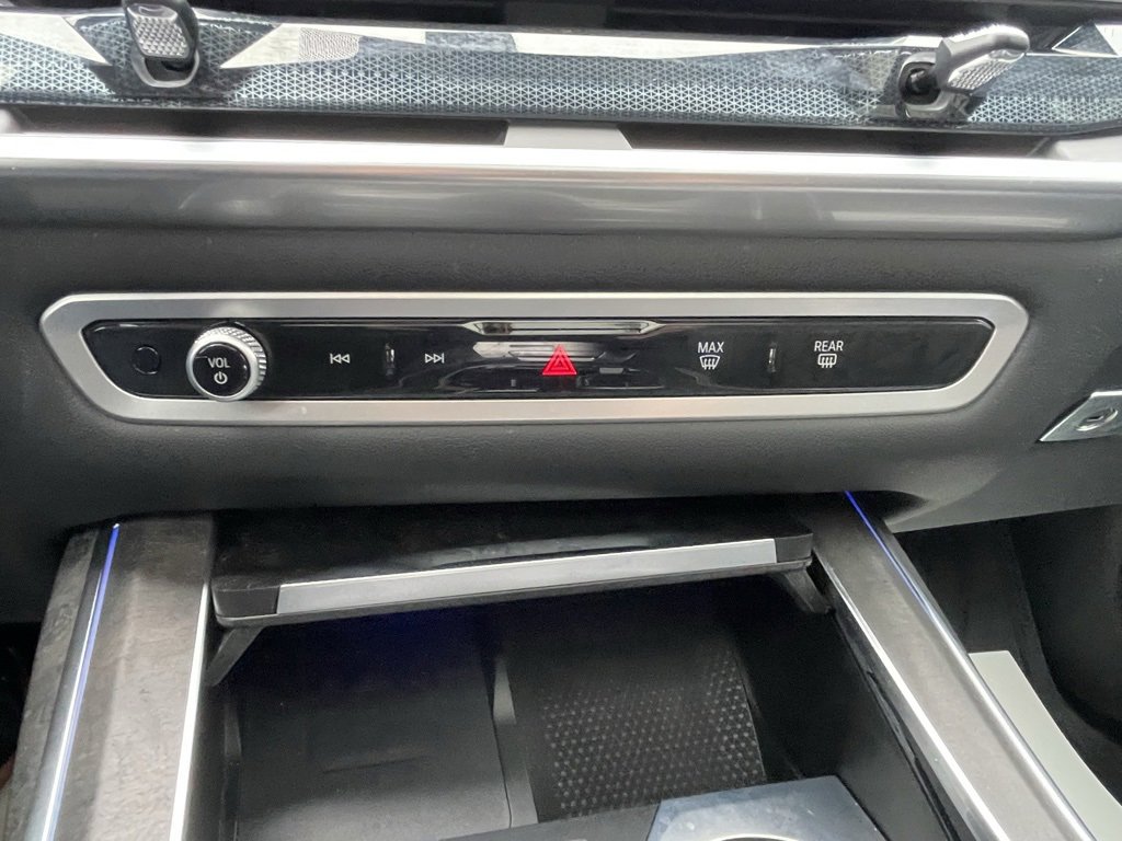 Used 2025 BMW X7 xDrive40i w/ M Sport Package image 53
