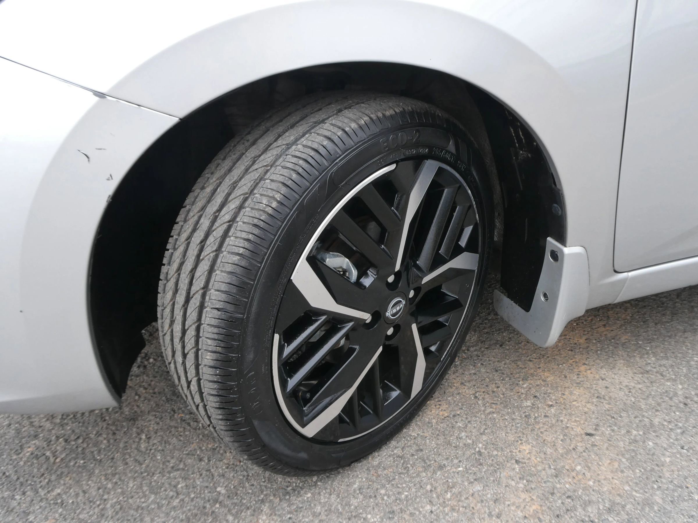 Used 2024 Nissan Versa SR w/ Trunk Package image 28