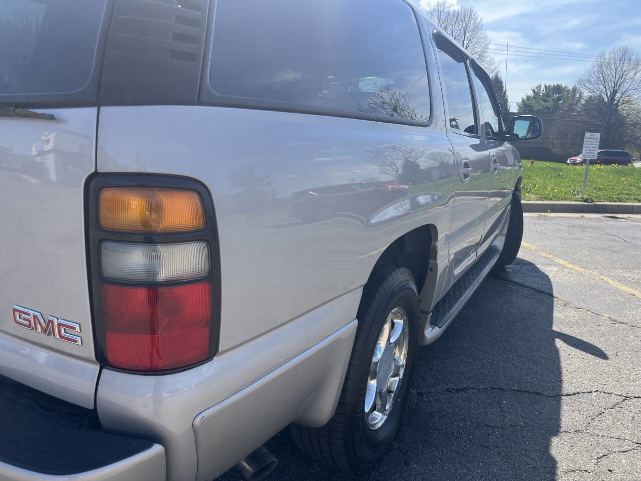 Used 2005 GMC Yukon XL Denali image 8
