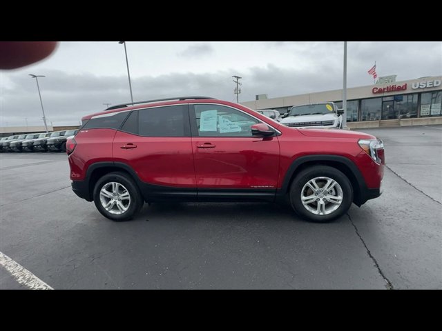 Certified 2023 GMC Terrain SLE w/ Driver Convenience Package image 9