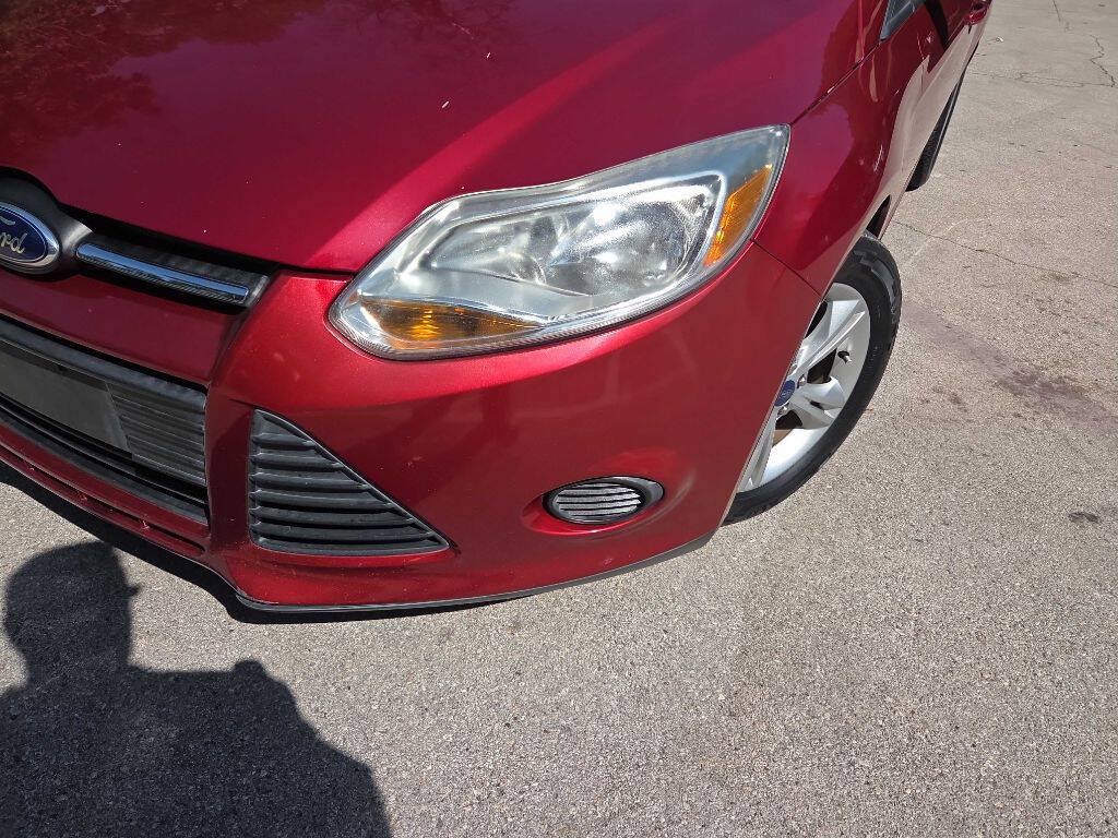 Used 2013 Ford Focus SE w/ SE Winter Pkg FWD image 12