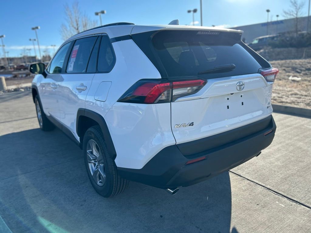 Used 2025 Toyota RAV4 SE image 3