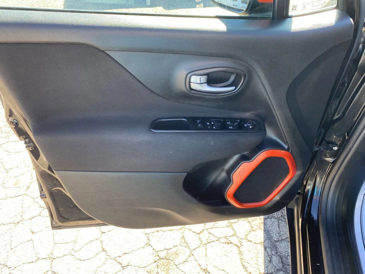 Used 2020 Jeep Renegade Latitude image 10