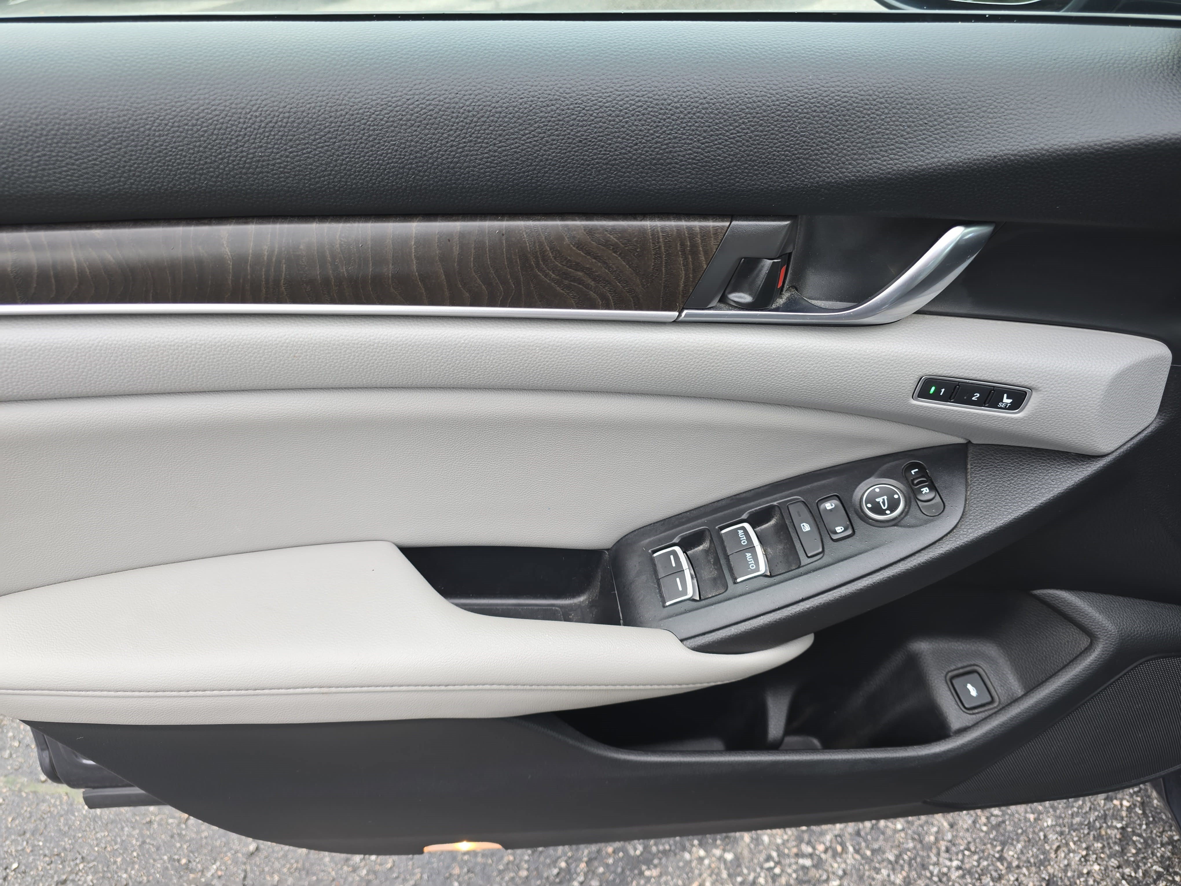 Used 2019 Honda Accord Touring image 25
