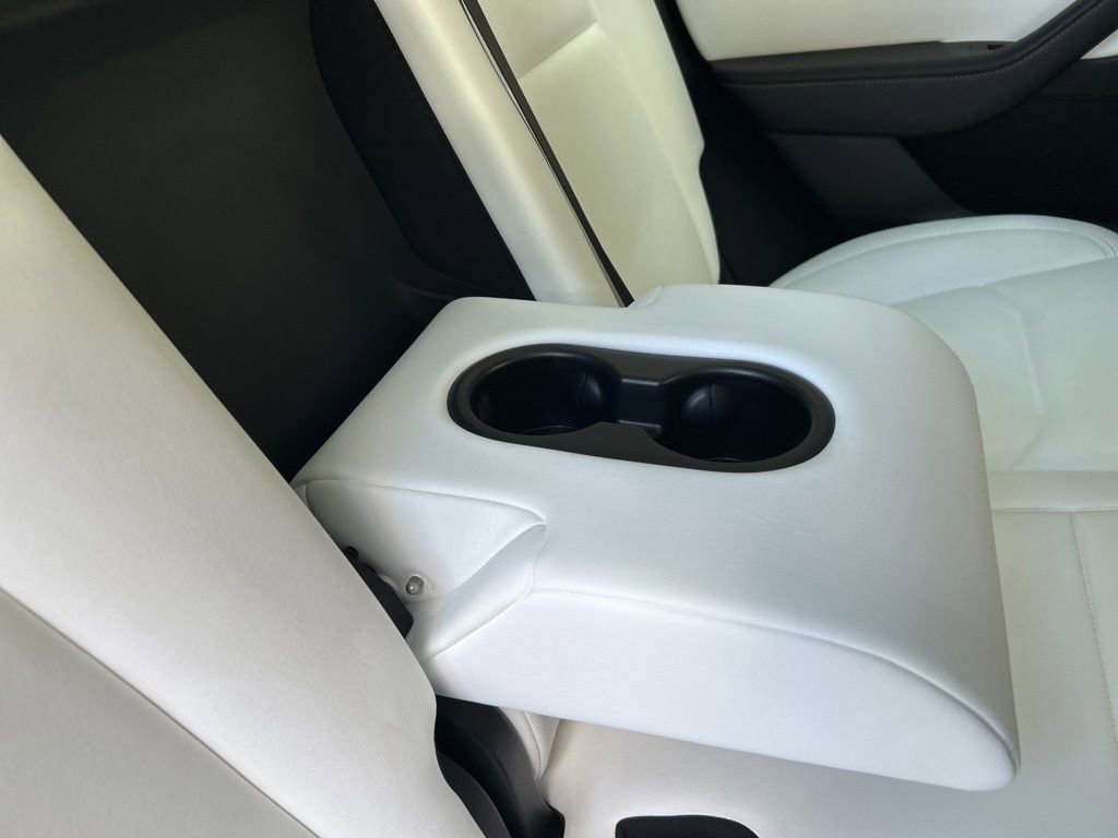 Used 2022 Tesla Model Y Long Range image 31