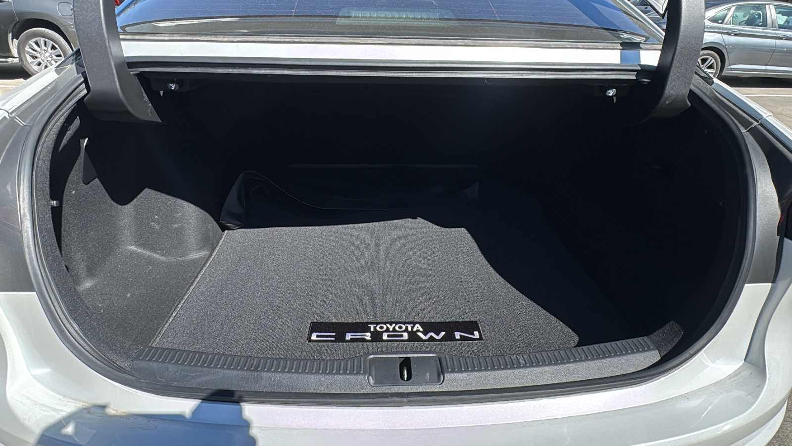 Used 2023 Toyota Crown Limited image 24