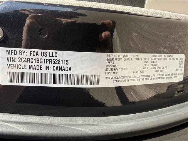 Used 2023 Chrysler Pacifica Touring-L FWD image 27