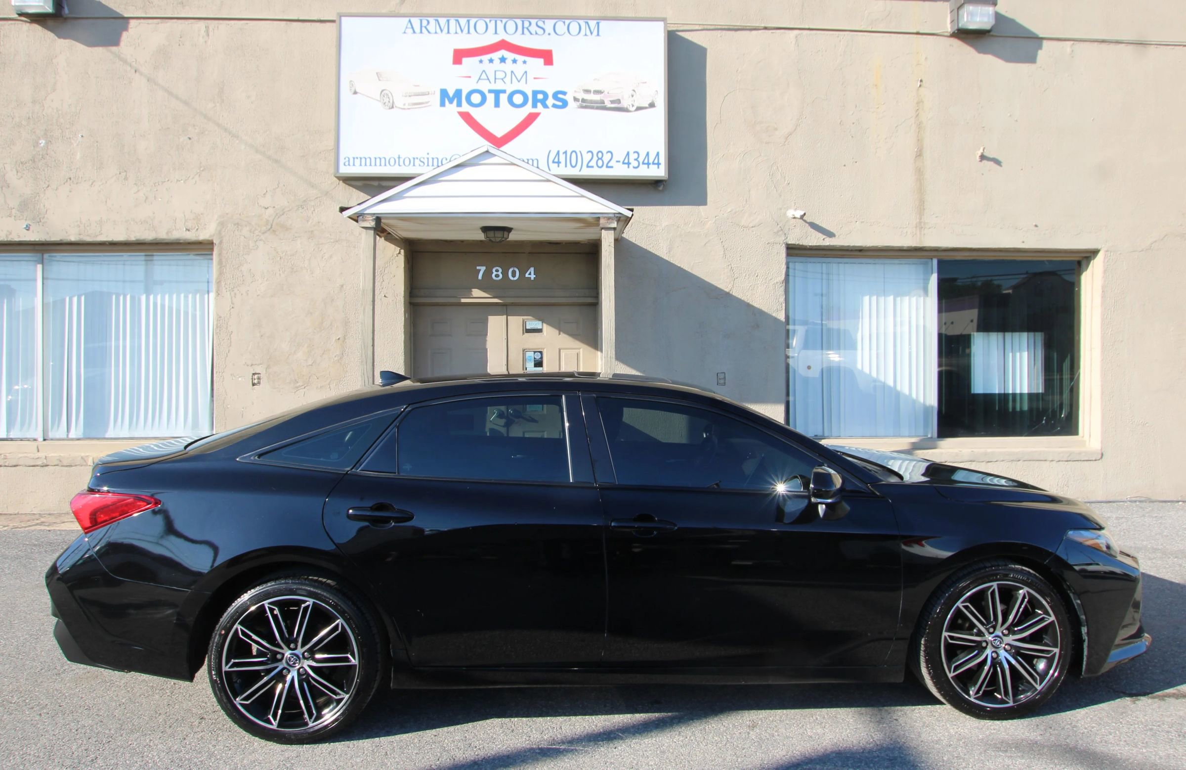 Used 2019 Toyota Avalon XLE w/ Moonroof Package FWD image 4