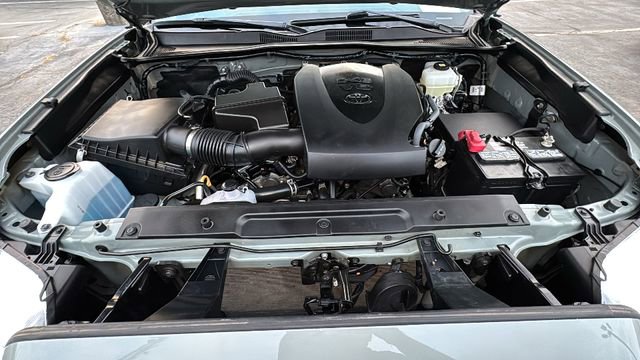 Used 2022 Toyota Tacoma TRD Off-Road image 39