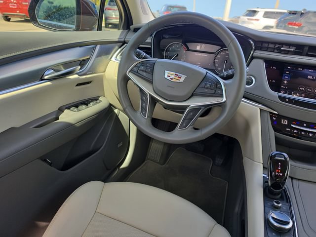 Used 2023 Cadillac XT5 Premium Luxury FWD image 9