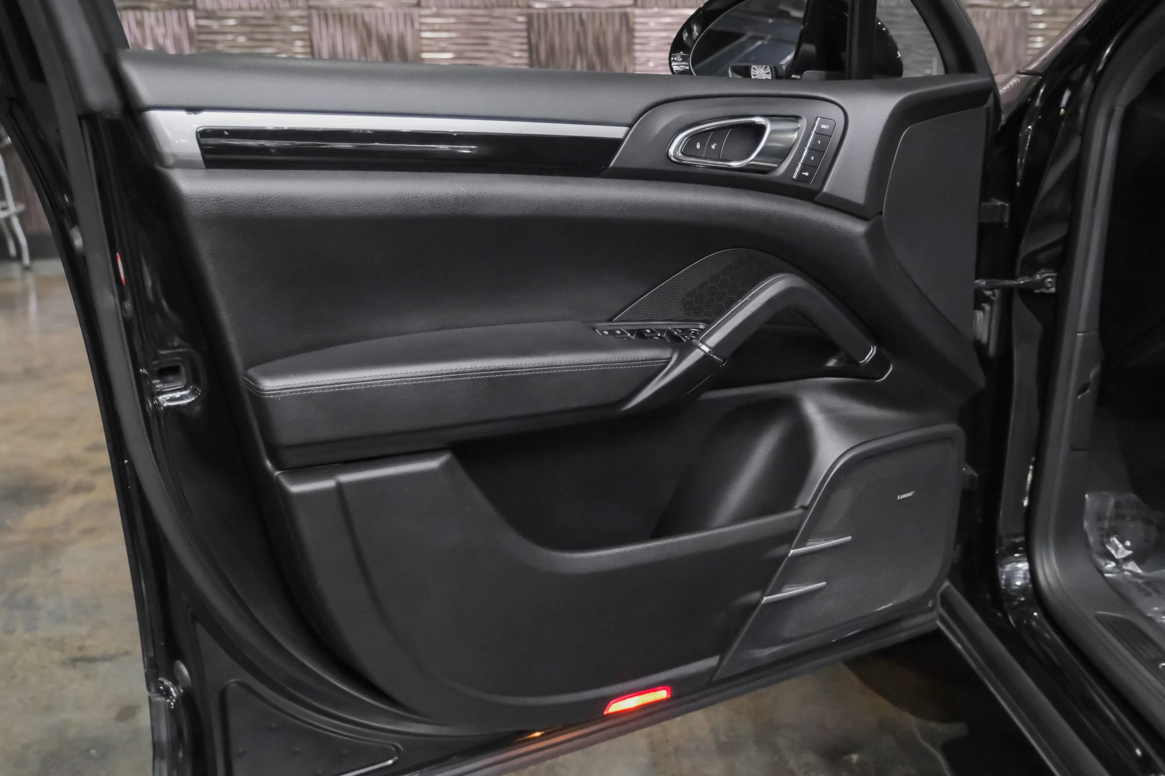 Used 2018 Porsche Cayenne AWD/4WD image 39