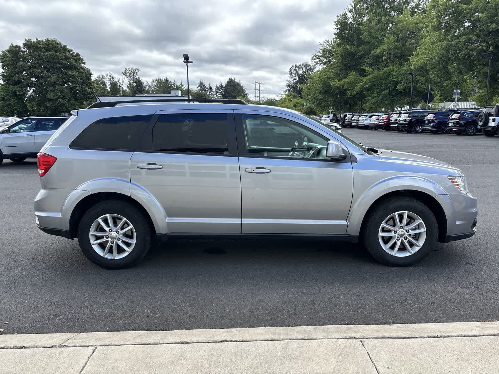 Used 2017 Dodge Journey SXT w/ Comfort/Convenience Group FWD image 5