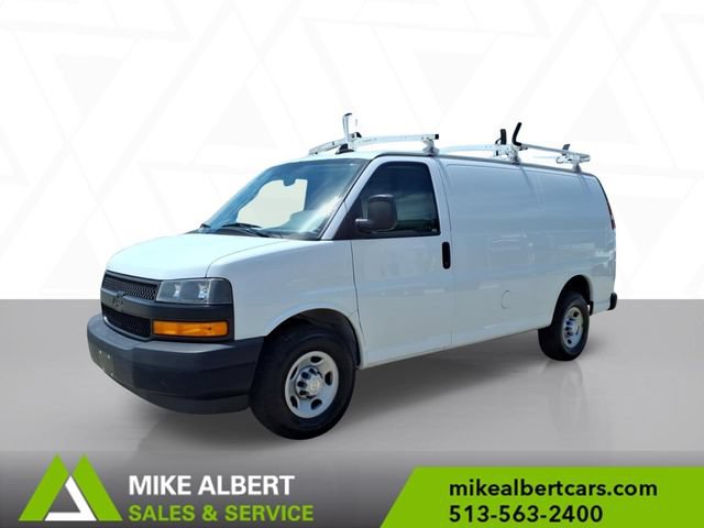 Used 2019 Chevrolet Express 3500 w/ Driver Convenience Package RWD image 3