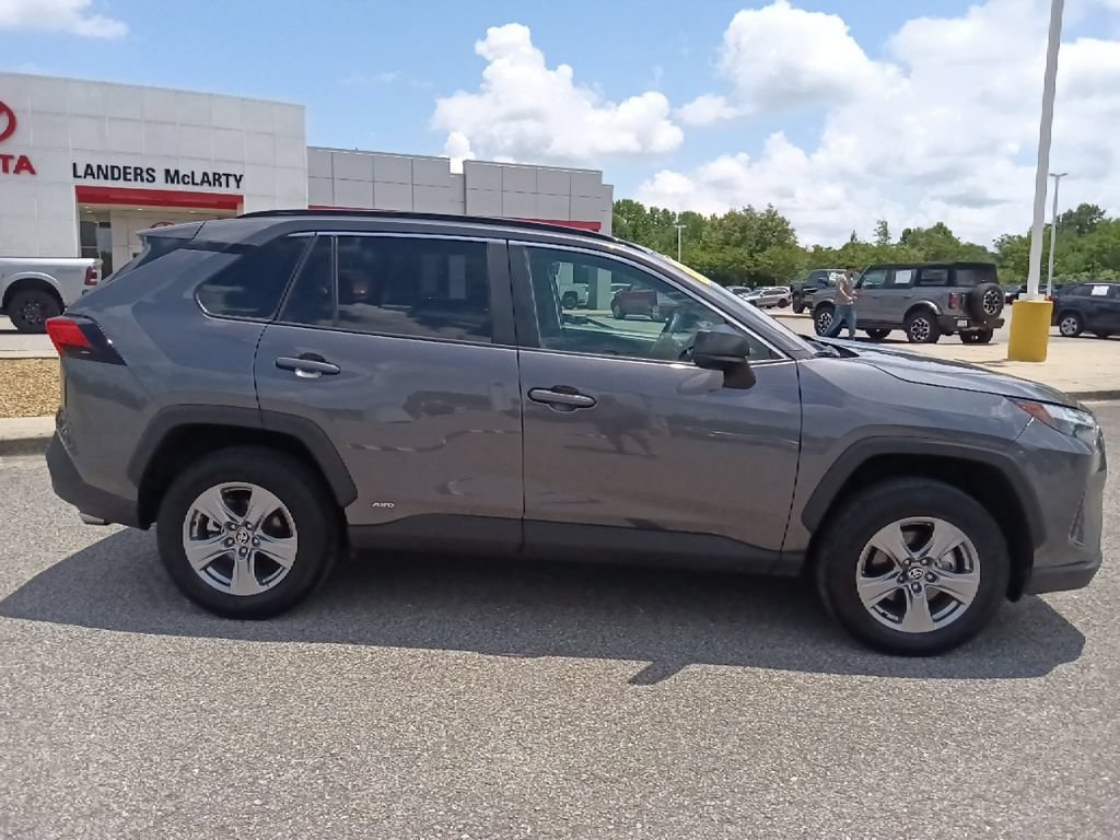 Used 2025 Toyota RAV4 LE AWD/4WD image 2
