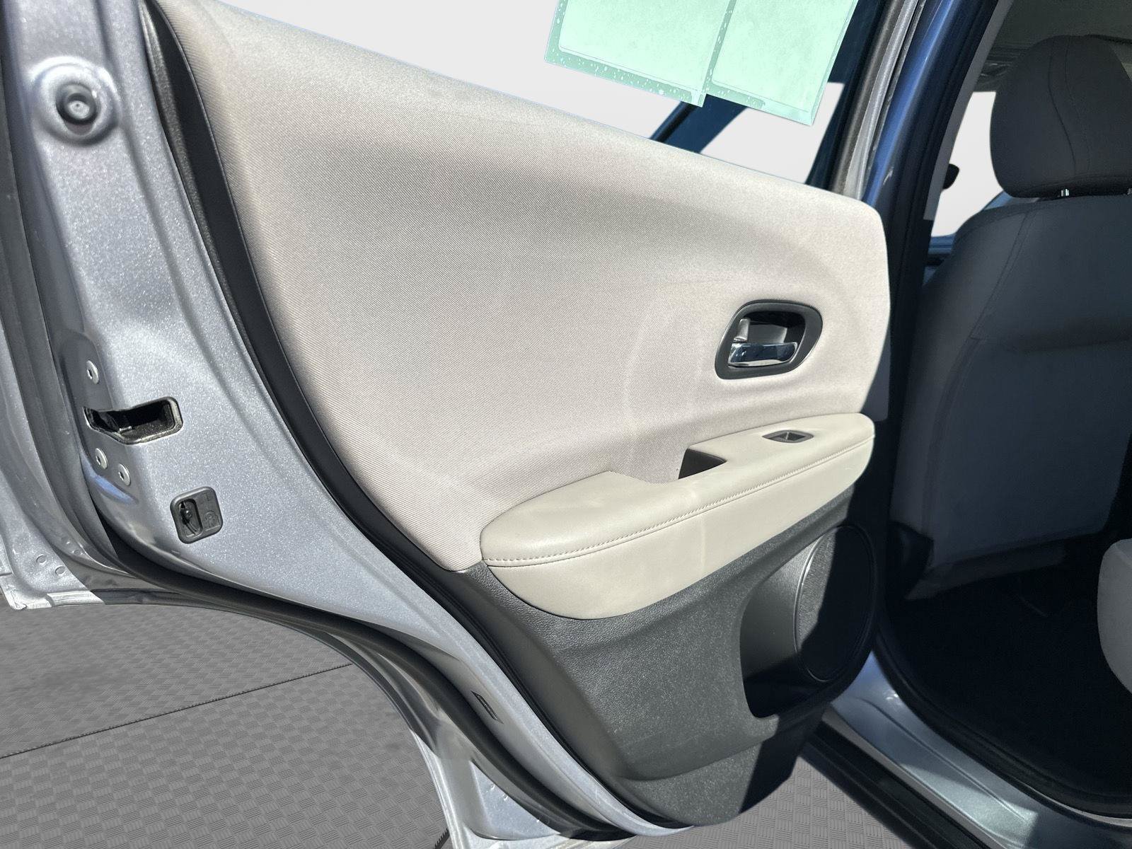 Used 2017 Honda HR-V LX image 30
