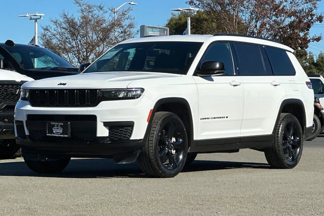 Used 2023 Jeep Grand Cherokee L Altitude image 8