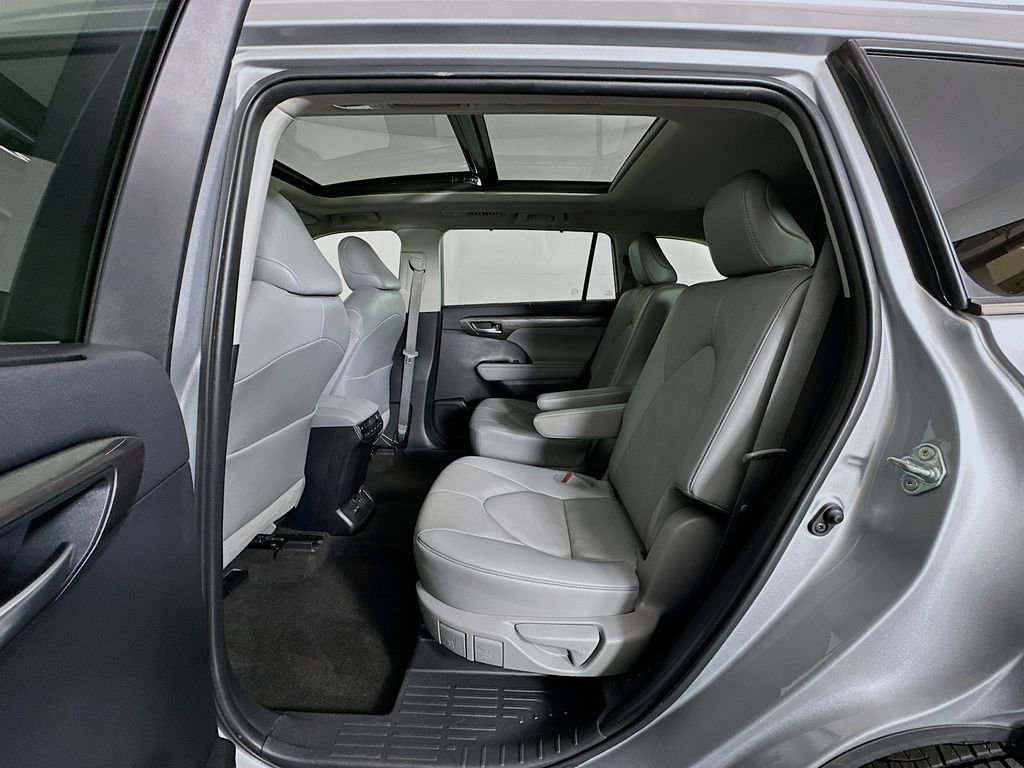 Used 2023 Toyota Highlander Platinum image 25