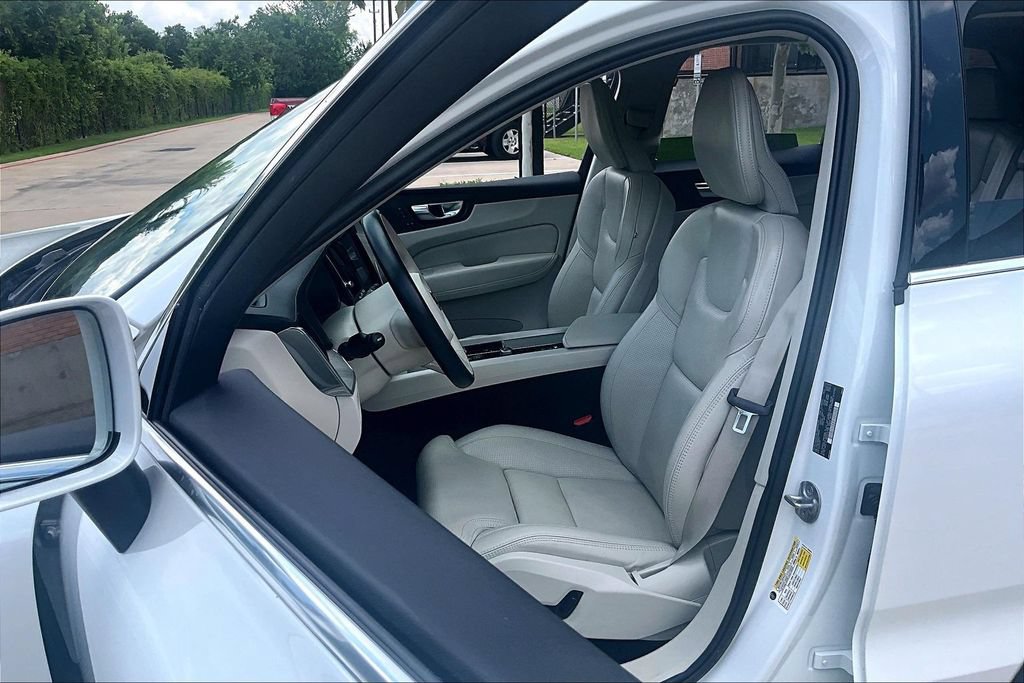 Used 2023 Volvo XC60 B5 Ultimate w/ Protection Package Premier FWD image 34