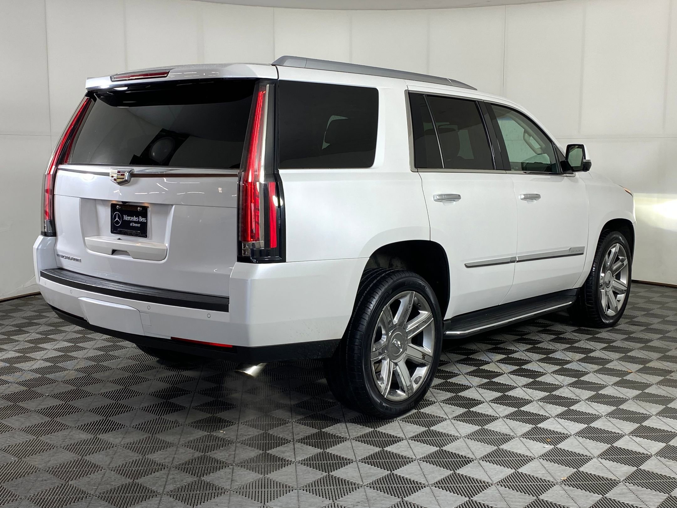 Used 2016 Cadillac Escalade Luxury image 8