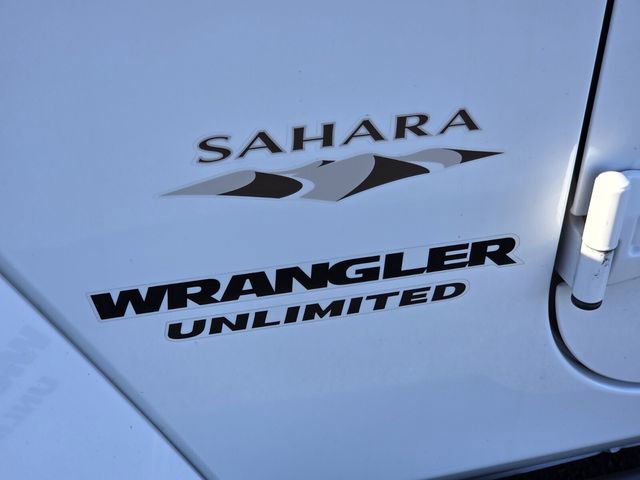Used 2017 Jeep Wrangler Unlimited Sahara w/ Connectivity Group image 15
