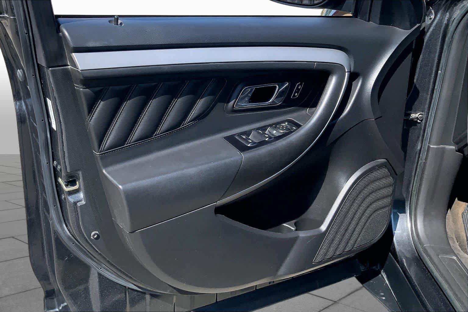 Used 2018 Ford Taurus SEL w/ Equipment Group 201A FWD image 21