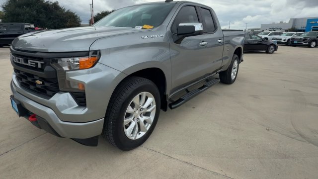Used 2023 Chevrolet Silverado 1500 Custom RWD image 4