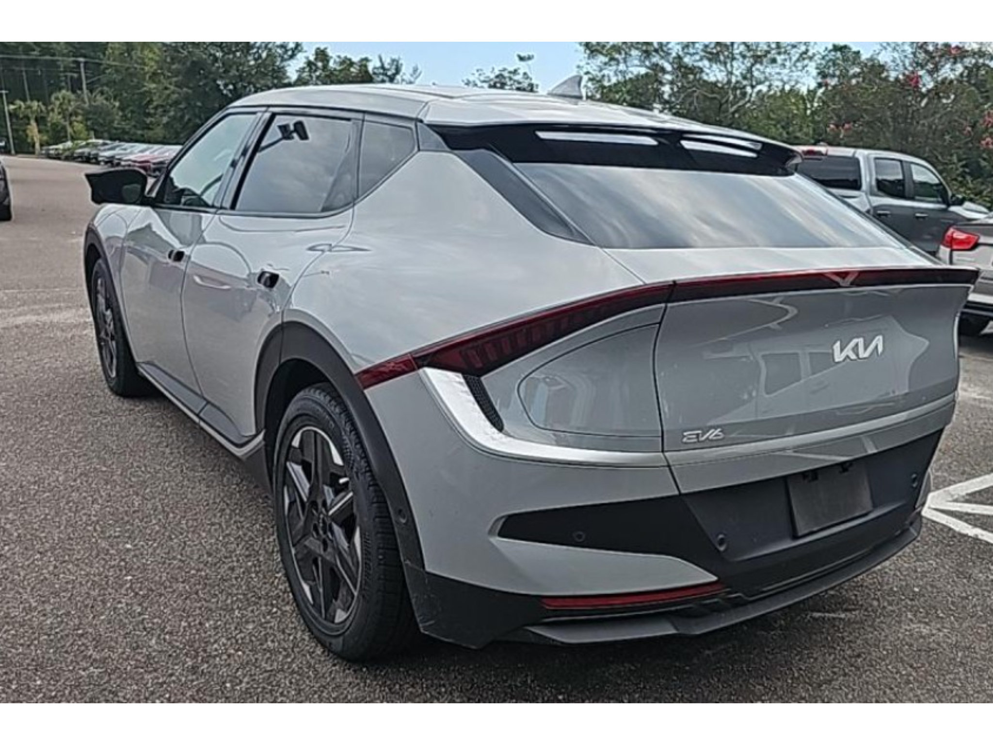 Used 2025 Kia EV6 Light w/ Light LR Technology Package RWD image 3
