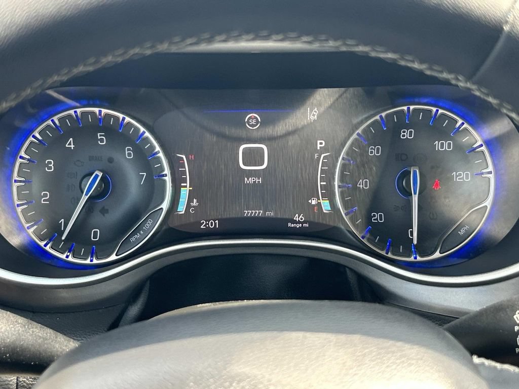 Used 2023 Chrysler Pacifica Touring-L FWD image 41