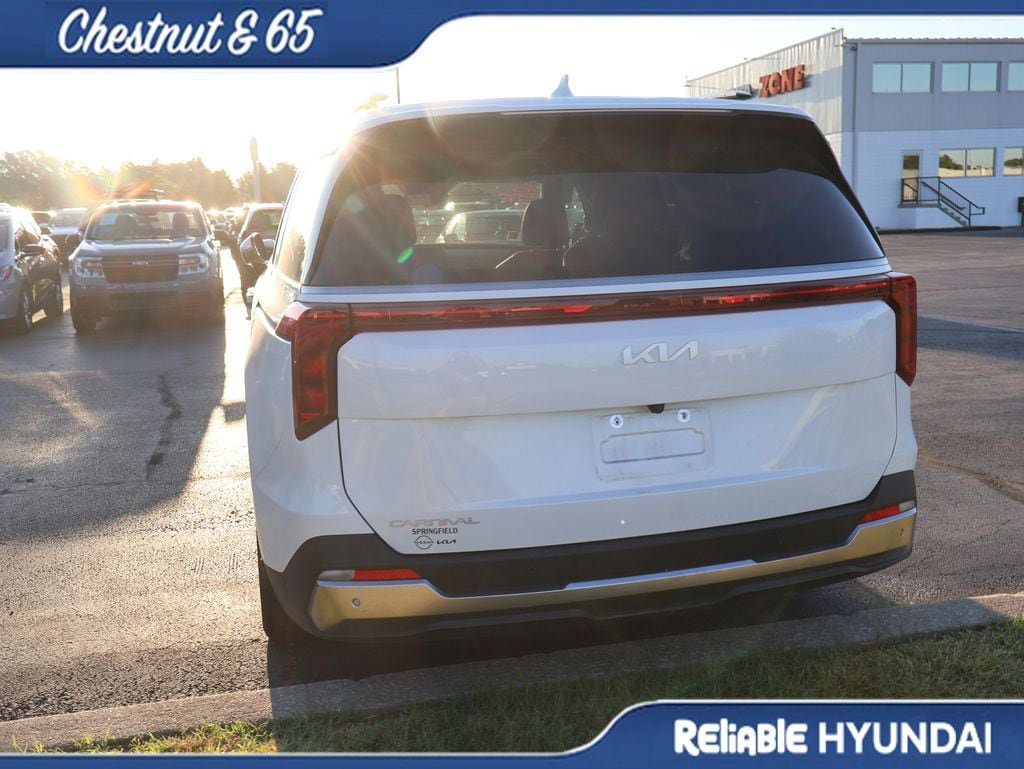 Used 2025 Kia Carnival SX FWD image 18