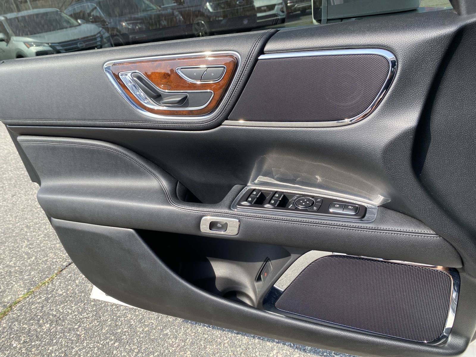 Used 2017 Lincoln Continental Select FWD image 20