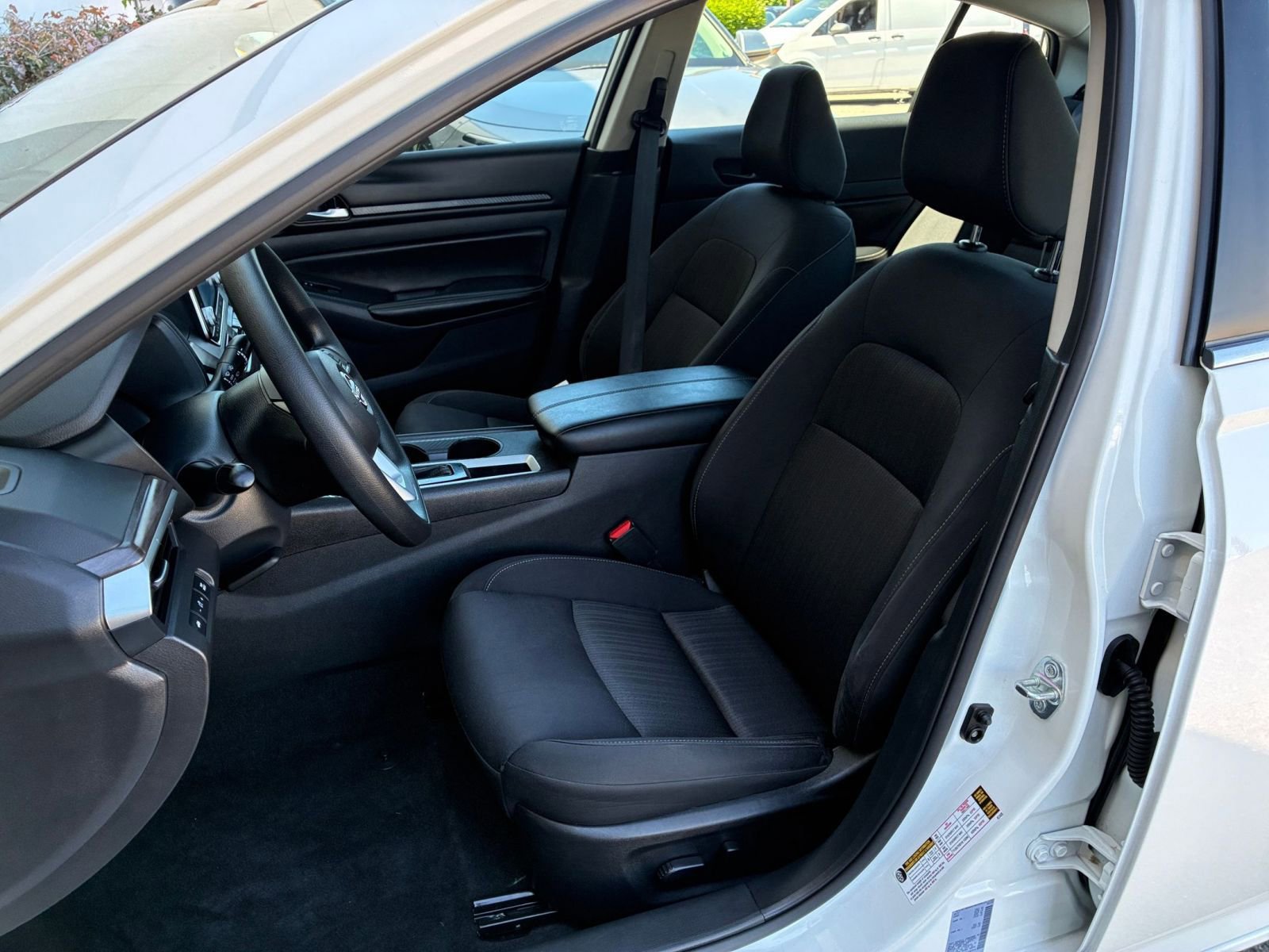 Used 2025 Nissan Altima 2.5 SV FWD image 37
