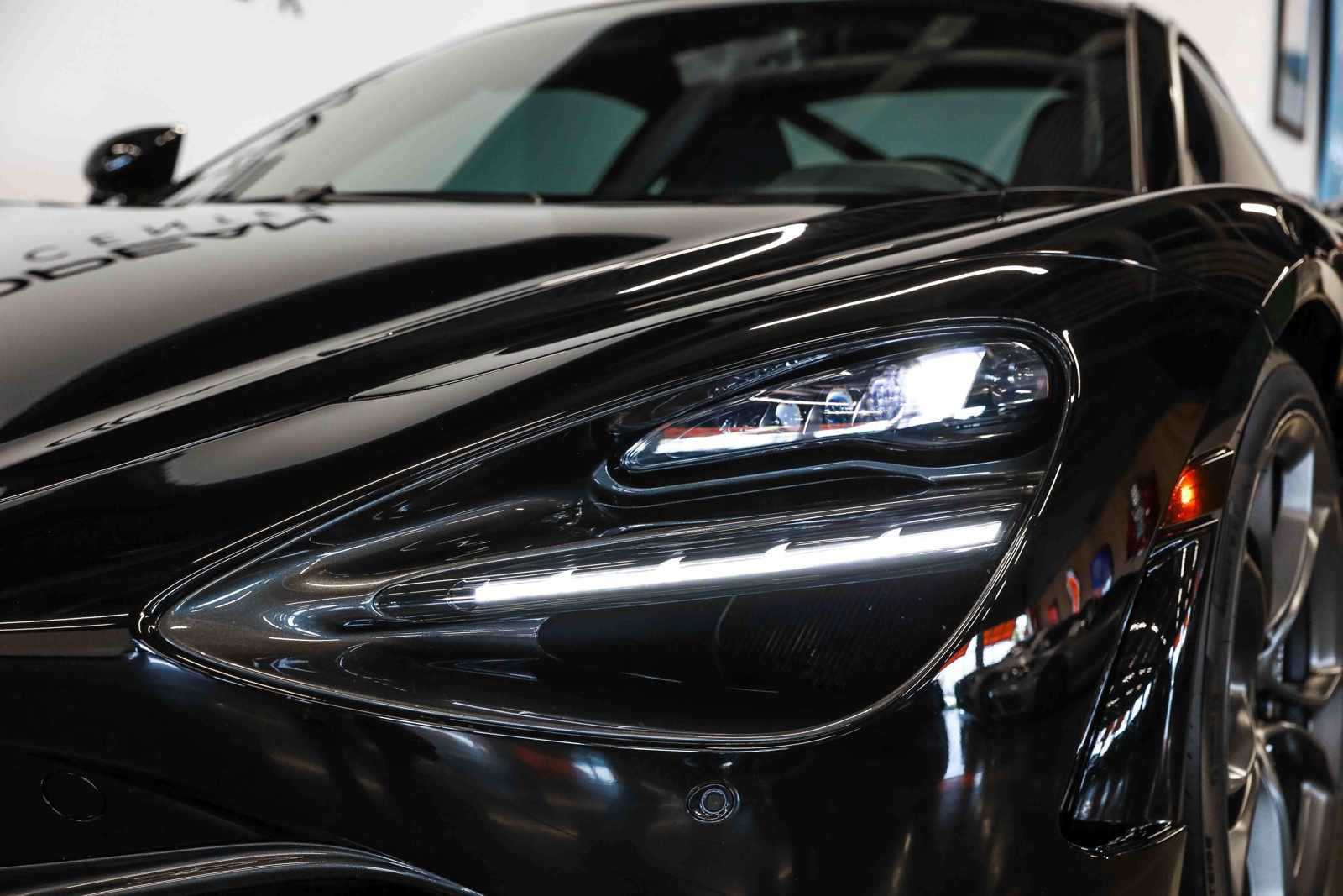 Used 2019 McLaren 720S RWD image 27
