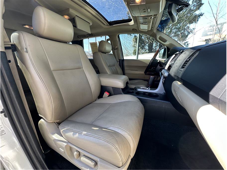 Used 2012 Toyota Sequoia Platinum AWD/4WD image 4