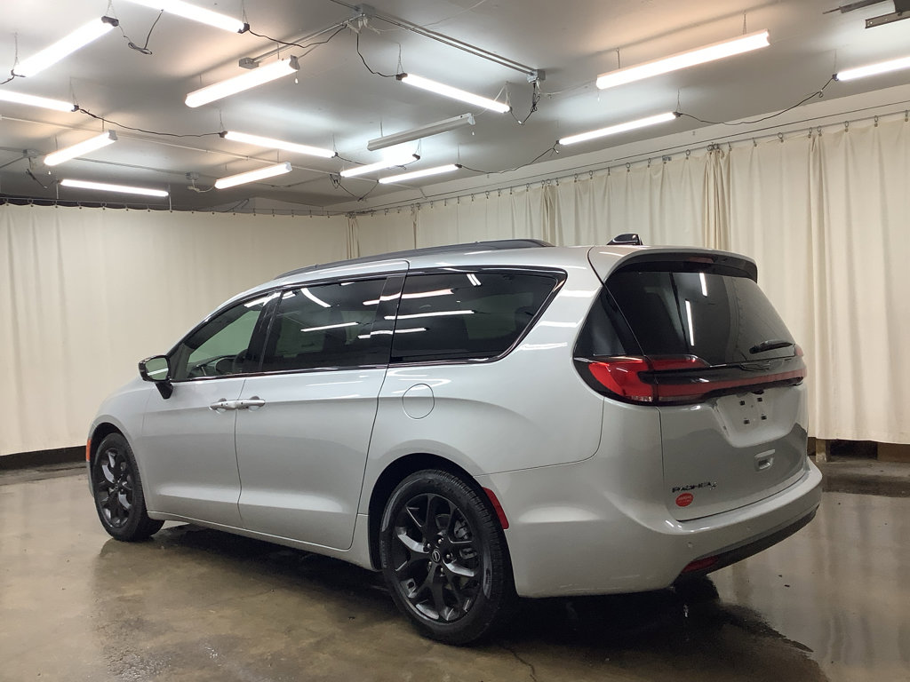 New 2026 Chrysler Pacifica Select w/ S Appearance Package FWD image 9