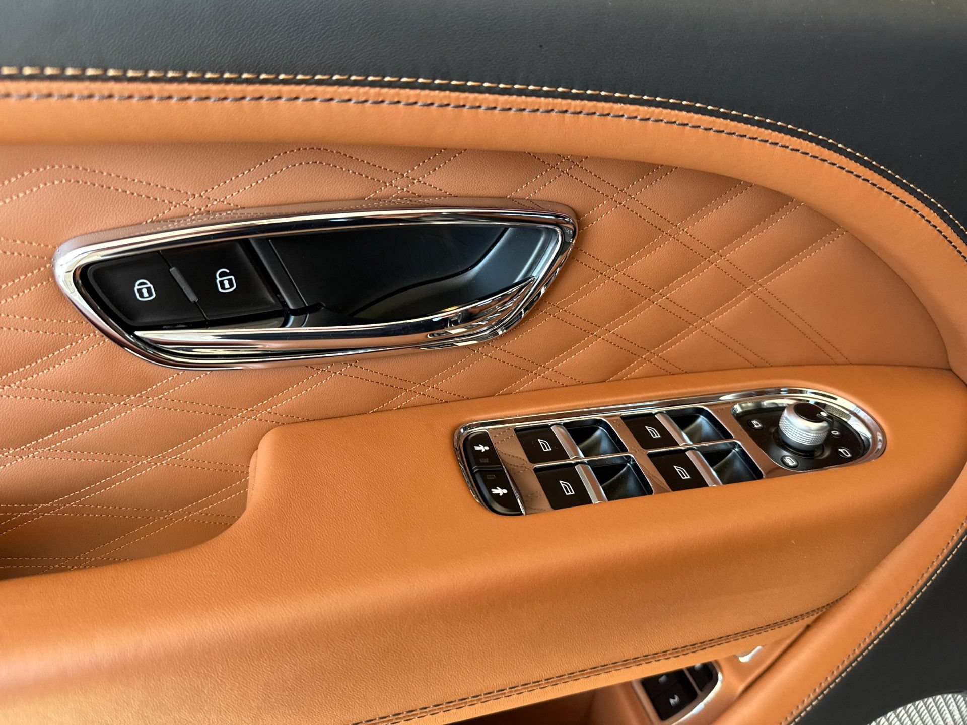 Certified 2023 Bentley Bentayga Extended Wheelbase AWD/4WD image 14